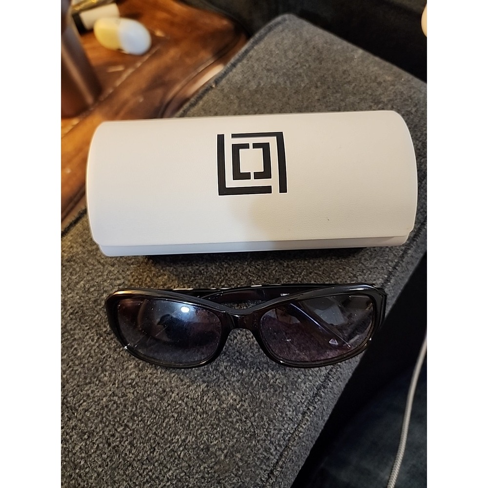 Liz Claiborne Sunglasses And Hard Flip Case (White)β Black Velvet Interior*